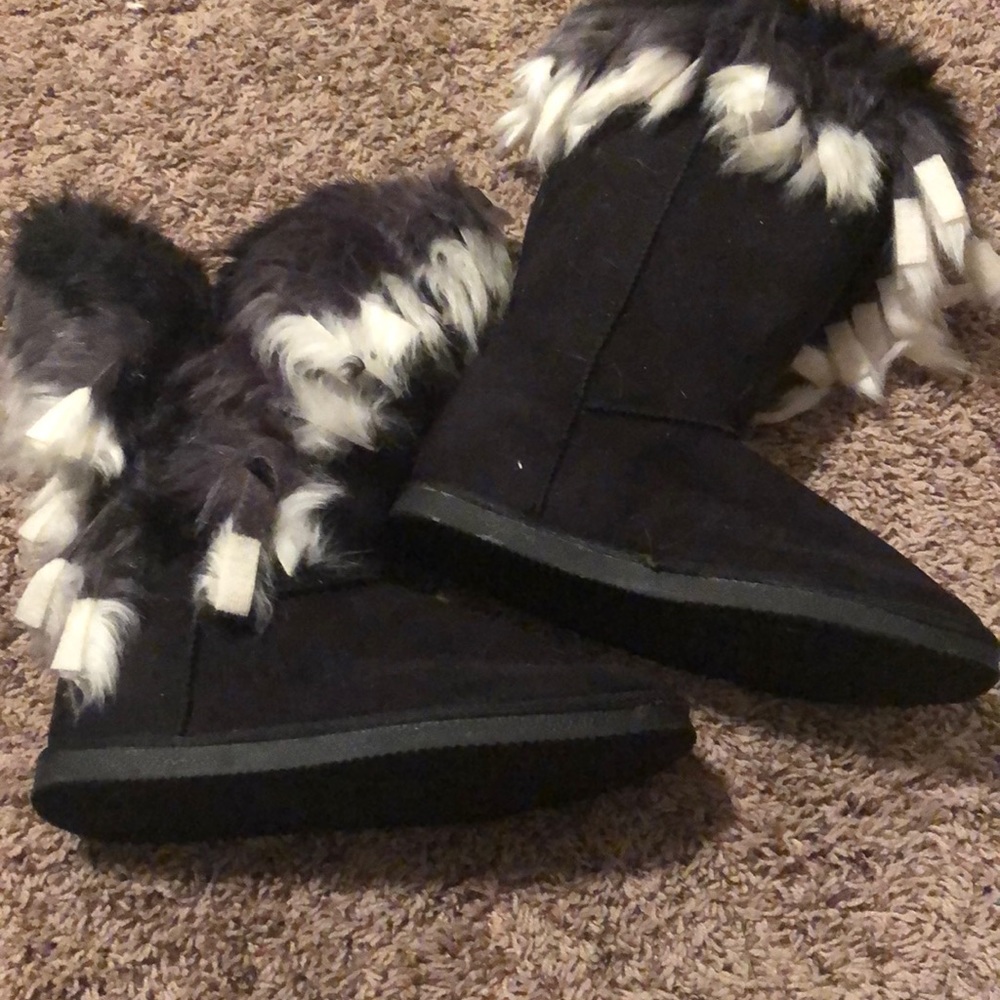 Fuzzy boots size 10